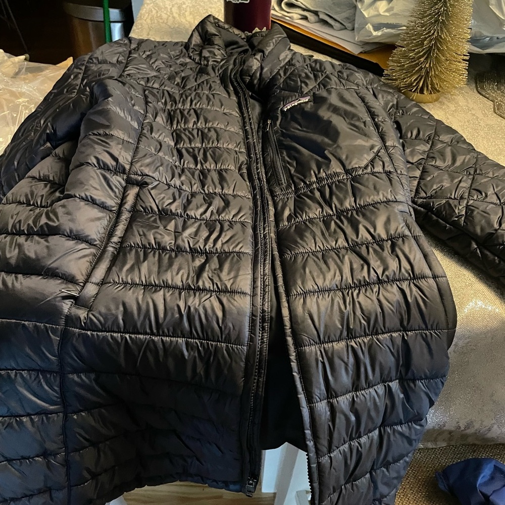 Like new navy blue Patagonia coat. Beautiful coat